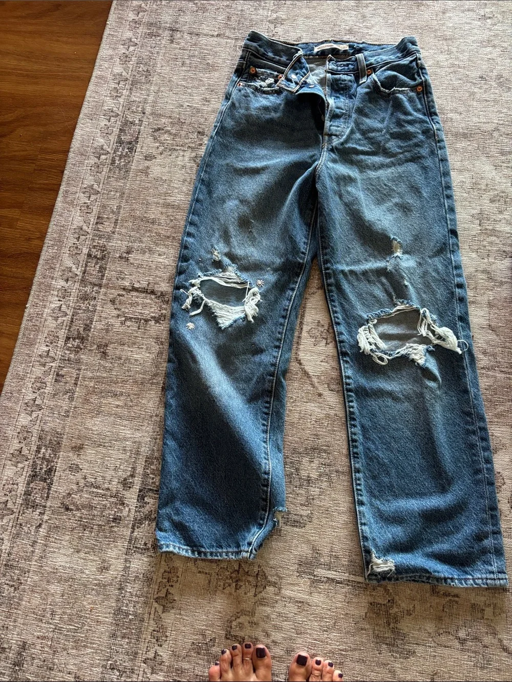 Levi rib cage straight ankle size 26 reworked knee patch detail